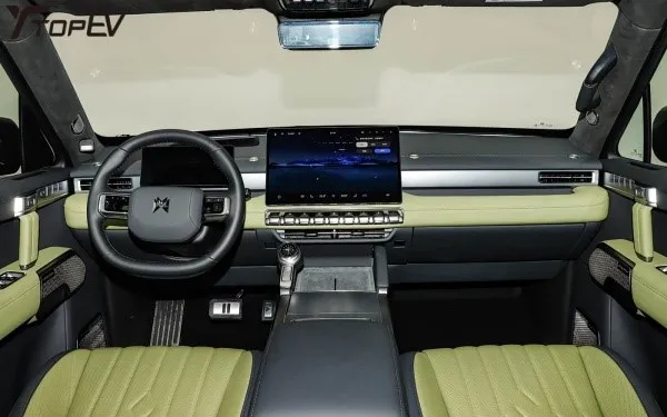 M-Hero M817 interior