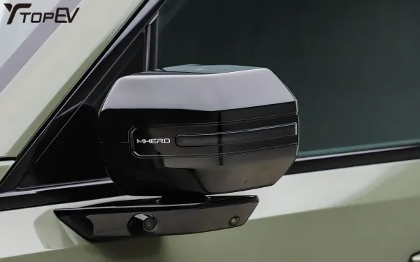 M-Hero M817 SUV
